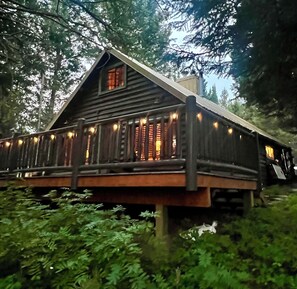 Enjoy your relaxing evening under the stars on the spacious back deck.