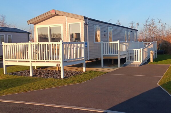 Ramped access. Veranda with seating. Parking to side.