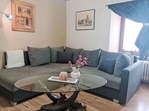 Couch, Eigentum, Weiss, Tabelle, Lila, Interior Design, Komfort, Studio Couch, Holz, Wohnzimmer