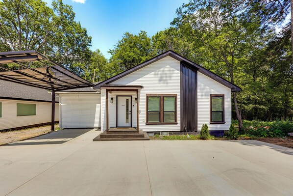 Hot Springs Vacation Rental | 3BR | 2BA | 1,621 Sq Ft | 3 Steps to Enter