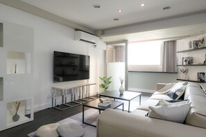 Stylish Living Area: 
• 65" TV w/ MOD
• Sofa 
• Coffee Tables 
• Natural Light