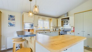 Dog friendly holiday lodge, Roebeck Country Park, Isle of Wight
