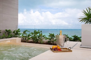 Private Jacuzzi