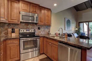 Full Ktichen with Dishwasher