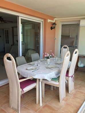 Outdoor dining