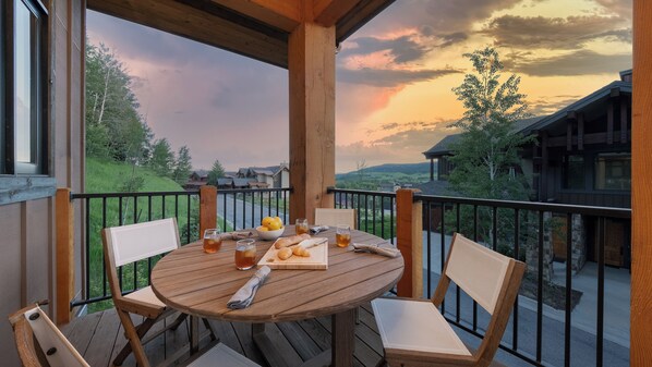 Valley views while dining al fresco