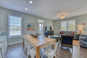 One Block Inn B