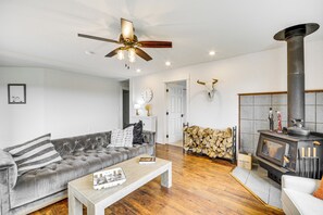 Back Living Area | Fireplace