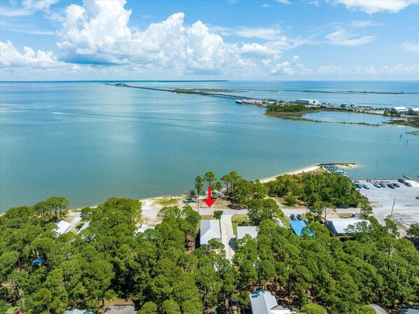 047 Bleu Haus Bay Side Vacation Rental on Aloe Bay