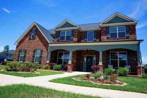 Welcome to this warm and cozy house, centrally located in middle GA. 