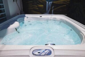 Indoor spa tub