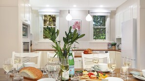 The Foldgarth | Stylish Entertaining Area | Chef's Kitchen 
