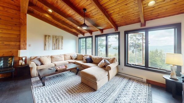 Indoors, Home Decor, Furniture, Table, Coffee Table
