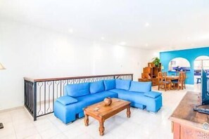 Great open-plan space for interacting with everyone in your crew.