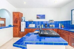 Back to the awesome blue-tiled countertop kitchen w/6-burner stove!