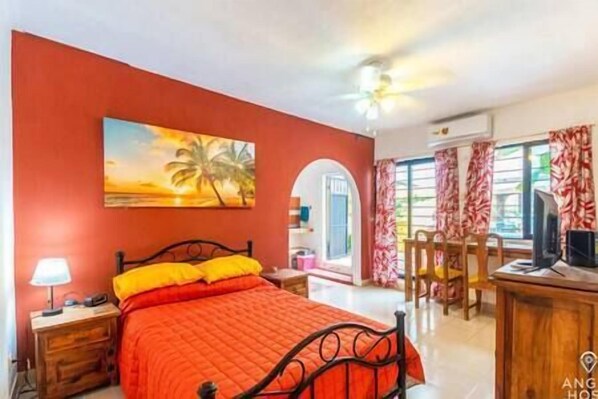 Beach sun-shiny bedroom w/all you need for a cozy romantic stay