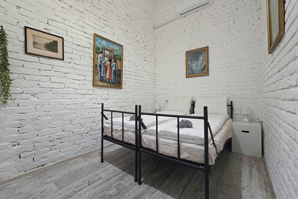 Bedroom1 (2)