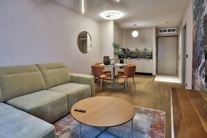 Living room with kitchen (1)