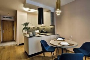 Kitchen (2)