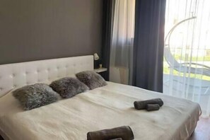 Bedroom1 (3)