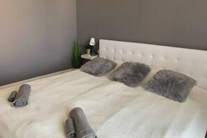 Bedroom1 (1)