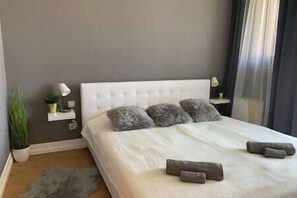Bedroom1 (2)
