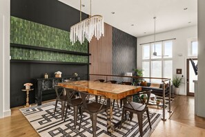 Dining room with 8 chair