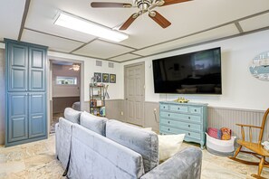 Living Room | Queen Sleeper Sofa | Main House