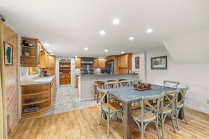 Spacious kitchen w/breakfast bar for 3, stainless steel appliances and generous pantry