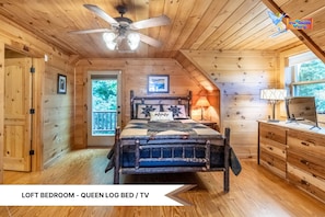 Upper-Level Queen Bedroom w/ensuite full bath