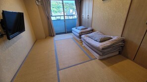 Tatami room and bed