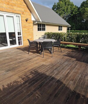 Outdoor dining