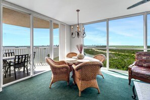 We think this is what they mean when they say "dining with a view!"
