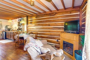 Living Room | Flat-Screen TV w/ Satellite | Electric Fireplace | Free WiFi