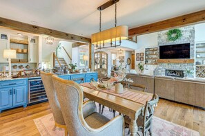 Interior | Central Heating & A/C | Free WiFi