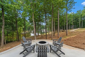 Outdoor fire pit off the lower level family room, perfect for s'mores! (firewood provided)