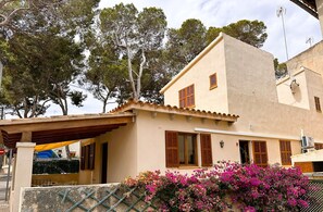External view (2)