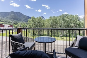 West facing patio with mountain view