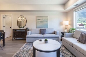 Queen pull out sofa bed accommodates additional guests