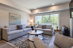 Comfortable seating area for up to 6