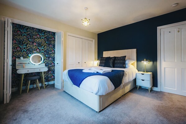 Master Bedroom (1)