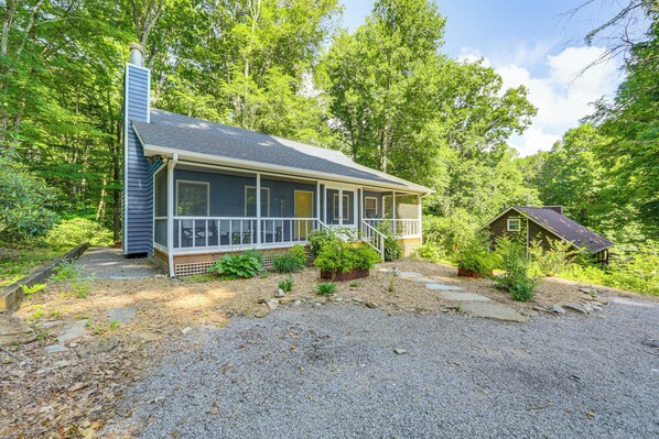 Maggie Valley Vacation Rental | 2BR | 2.5BA | 5 Steps Required | 2,534 Sq Ft