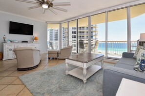 Silver Shells St. Croix 901 - Living Area with Swivel Chairs