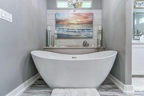 Master Soaker Tub