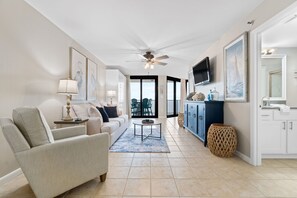 Phoenix 7 907 Living Room