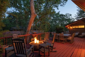 Spacious deck with fire-pit an outdoor dining