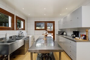 Semi-professional kitchen, Chalet Les 4 Vents, Morzine-Avoriaz