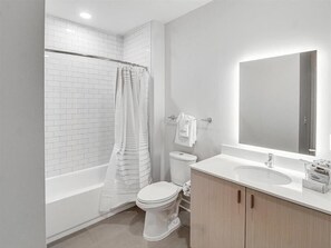 Navy Yard Washington 1 Bedroom Bathroom