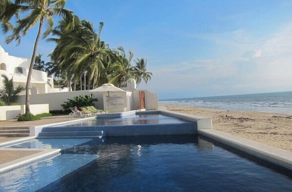 Beach Front Common Pool
