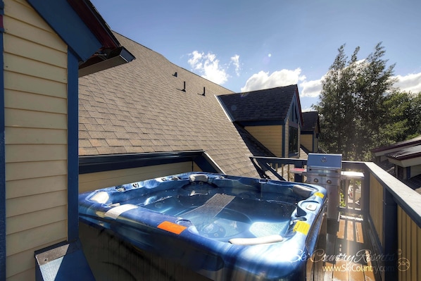 Bain à remous extérieur